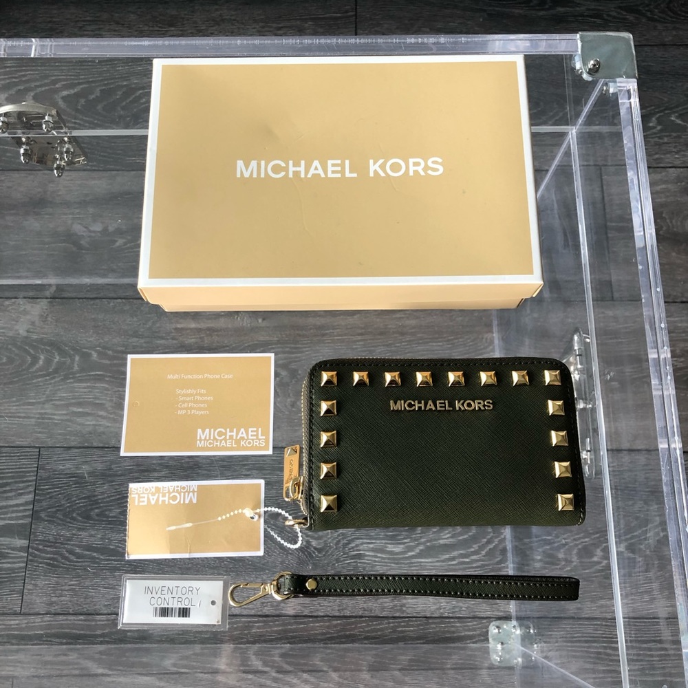 MICHAEL KORS GREEN LEATHER STUDDED SELMA WRISTLET